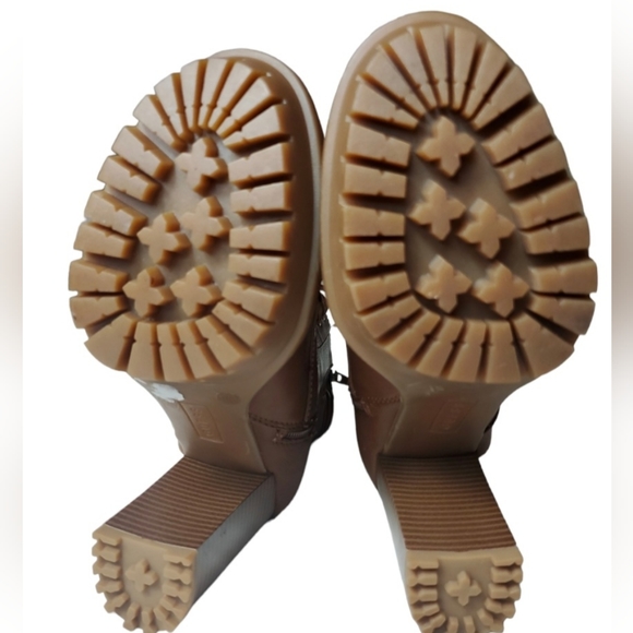 Guess Above Ankle High Heel Boots - Picture 6 of 9